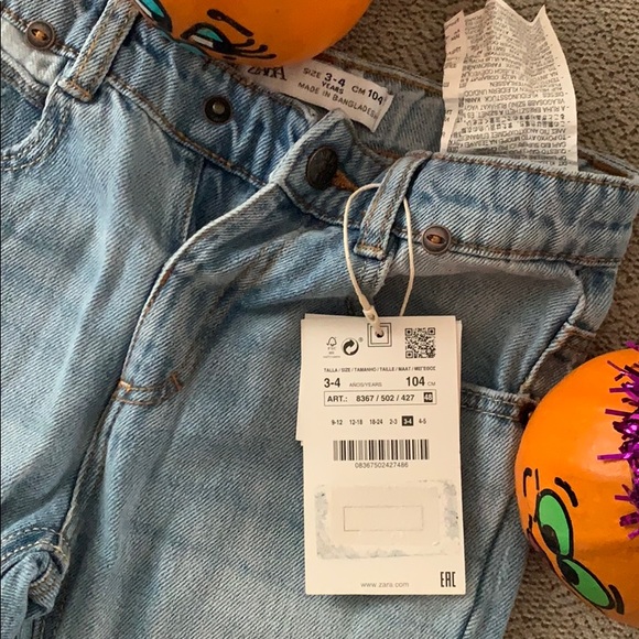 Jeans - Picture 2 of 3